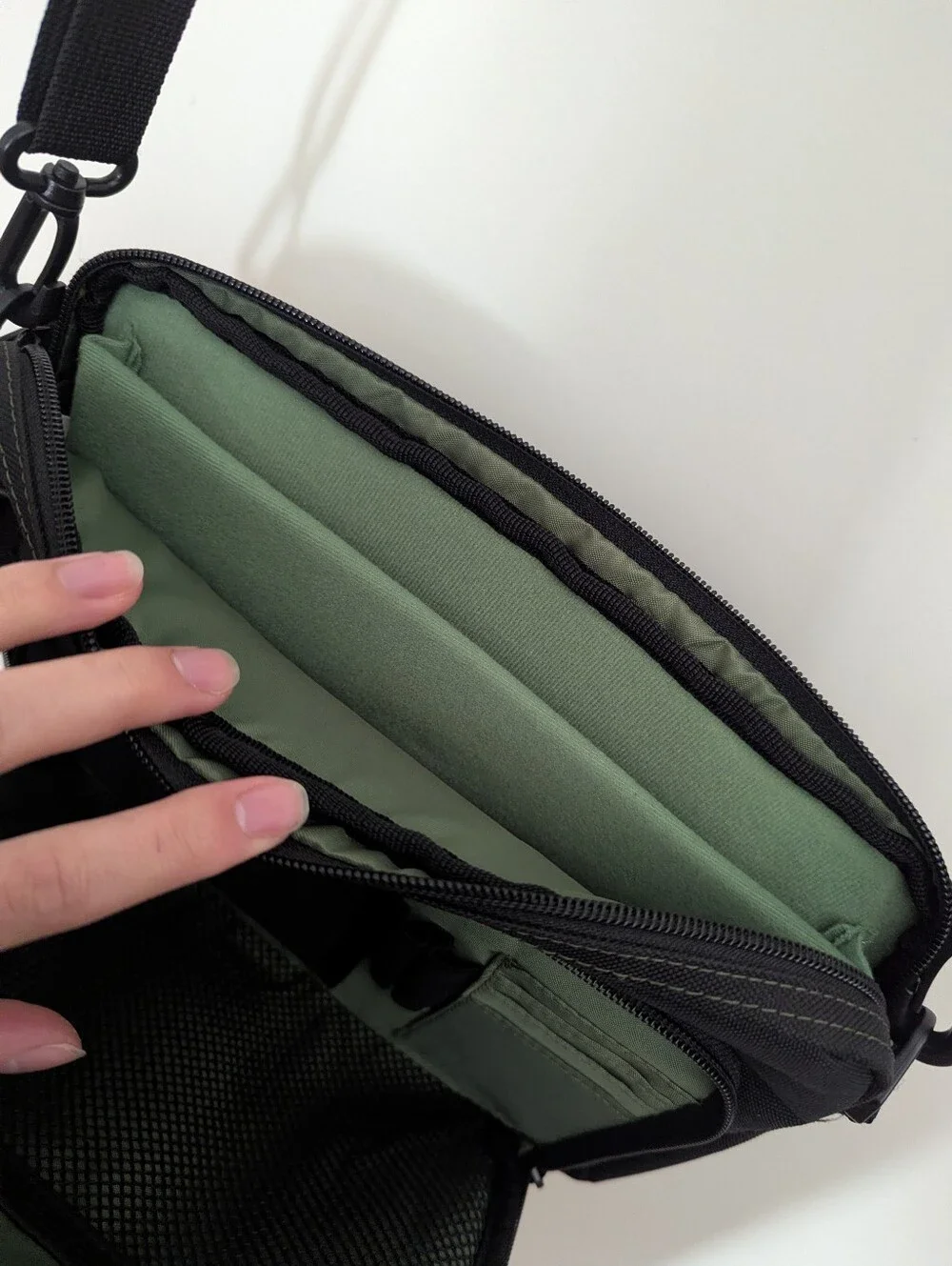 Targus Small Tablet Messenger Travel Bag Crossbody Straps Handle Great Condition